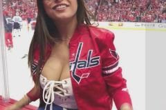 Mia Khalifa Dans un match de Hockey
