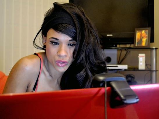 Femme sur webcam